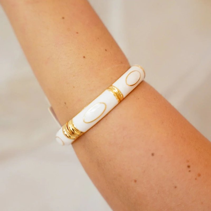 Bracelete esmaltado branco detalhes ovais